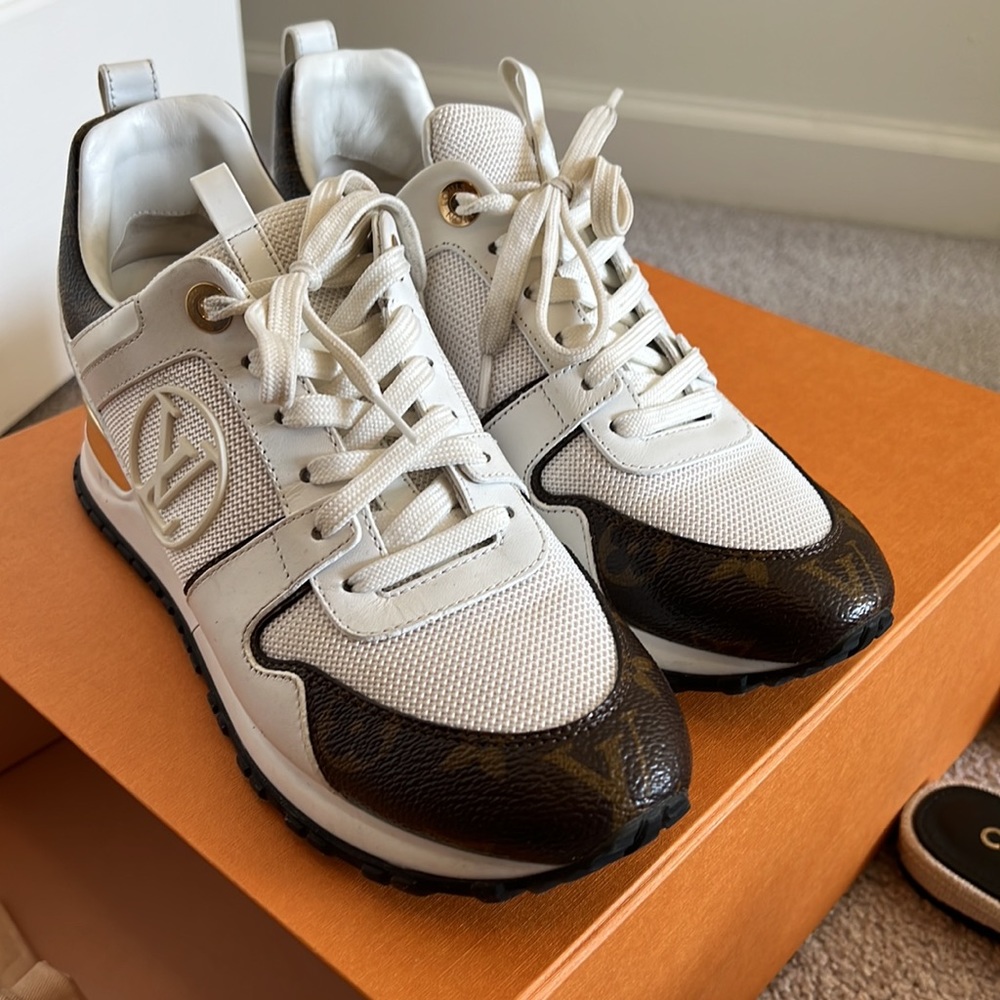 Woman’s Louie Vuitton sneakers in great condition - Picture 3 of 7